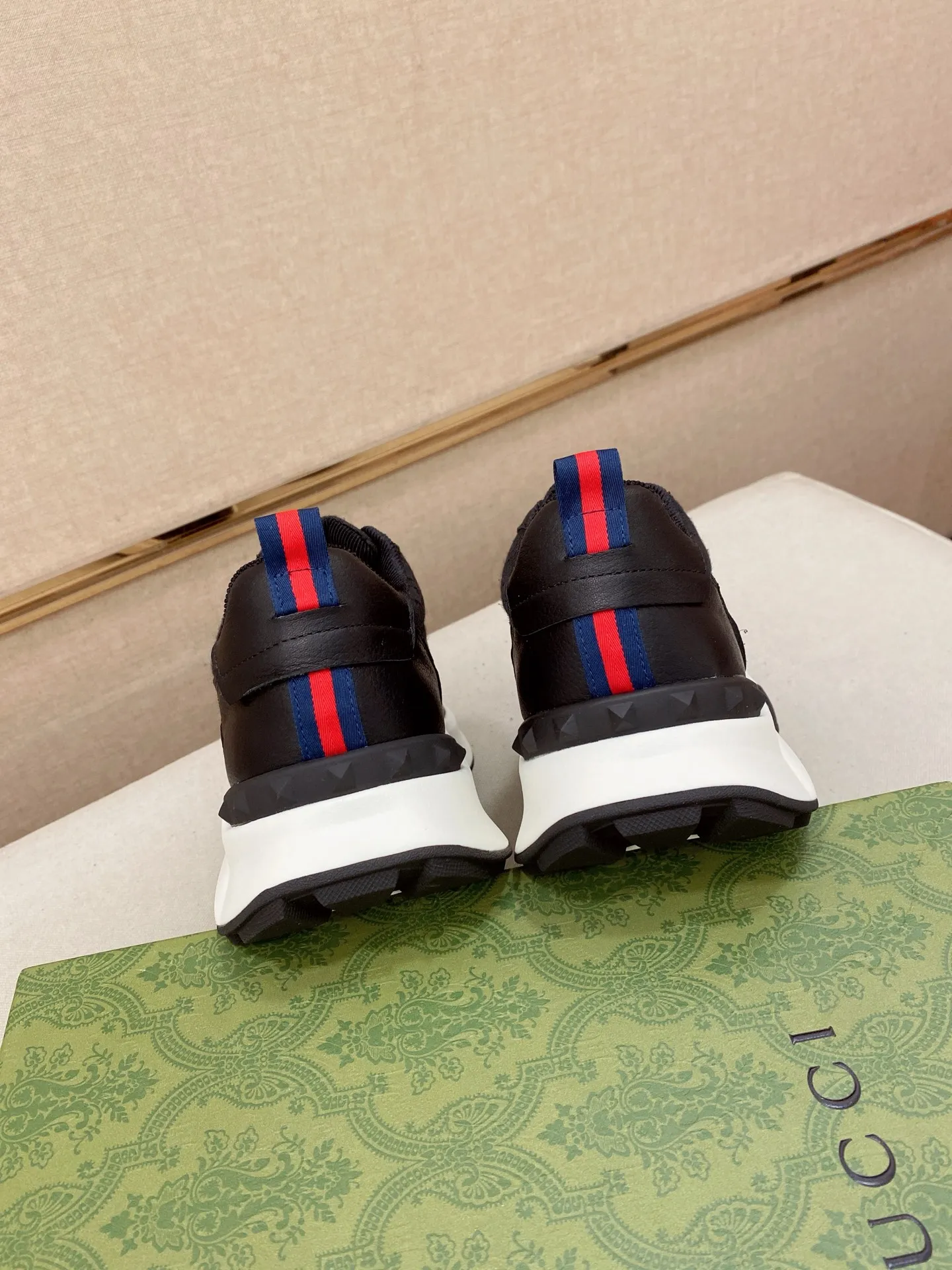 Men's men's shoes💰 462💰🇮🇹🇮🇹GUCCI🔍🔍new models are on sale at the same time at the counter. The uppers🇮🇹 are made of top-grain cowhide imported from Italy. Fully imported genuine leather lining 💪💪, completely 1⃣️ to 1⃣️ replica 🇮🇹💪💪, ⚠ sole: original sole provided by the original factory, exclusive movable molded sole super comfortable, ⚠ original factory follow-up, 🔍🔍 high quality, you can go in and out of the counter at will, welcome to compare⚠. Code number:38-44